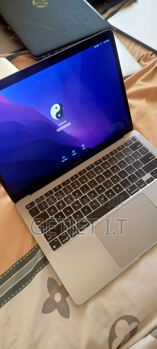 Laptop Apple MacBook Air 2020 M1 8GB Apple M1 SSD 256GB · Photo 1