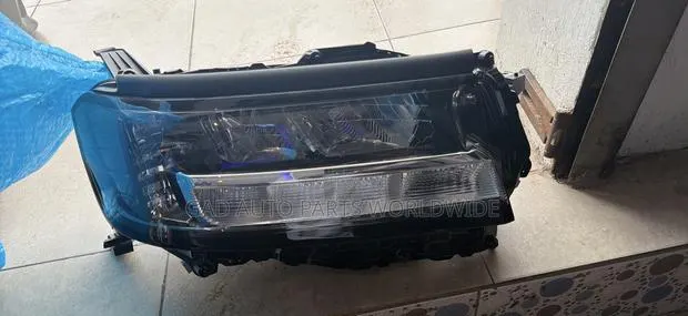 Toyota Lan Cruiser V8 Touring Headlights 2022-2026 · Photo 1