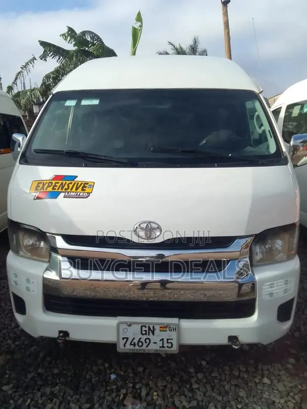 Toyota HiAce 2015 White · Photo 1