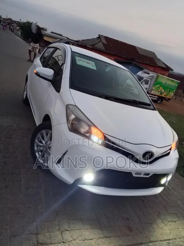 Toyota Vitz 1.3 FWD 5dr 2015 White