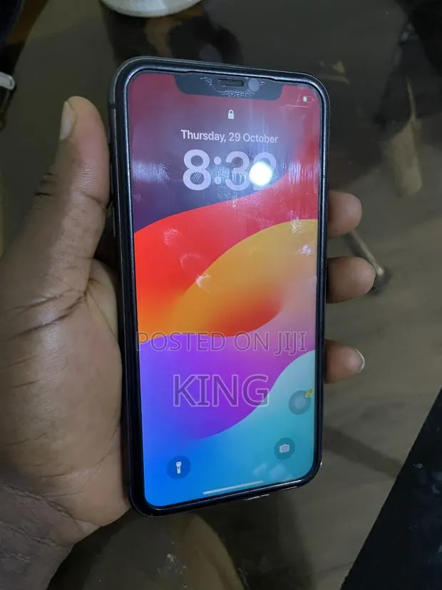 Apple iPhone 11 64 GB Black · Photo 1