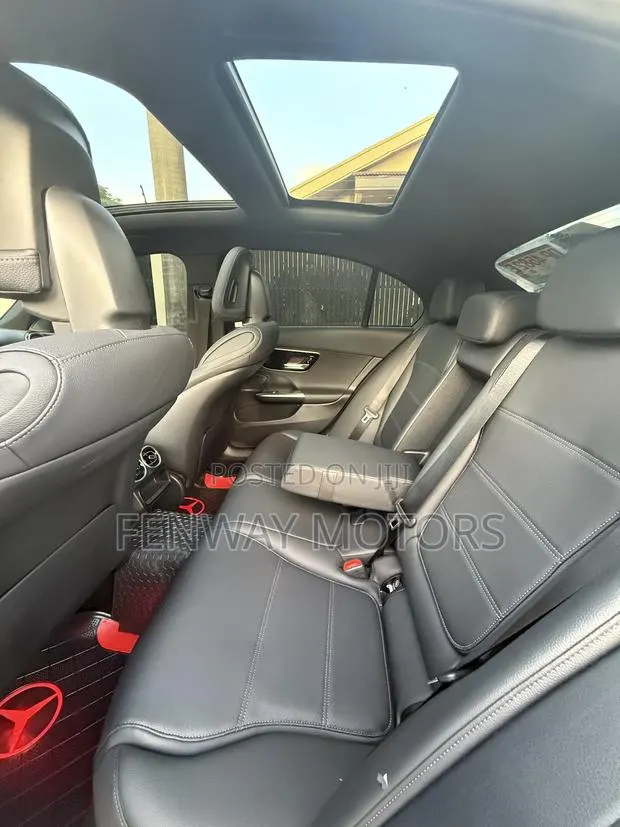 Mercedes-Benz C300 2024 White · Photo 1