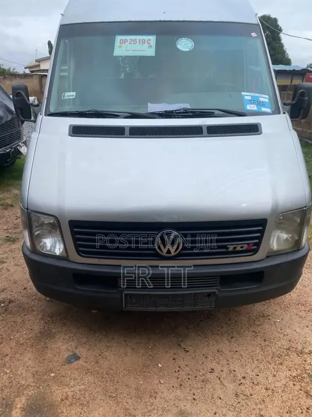 Volkswagen Transporter 2010 Silver · Photo 1