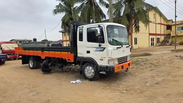 Hyundia 5Ton 8 Hos Full Air · Photo 1