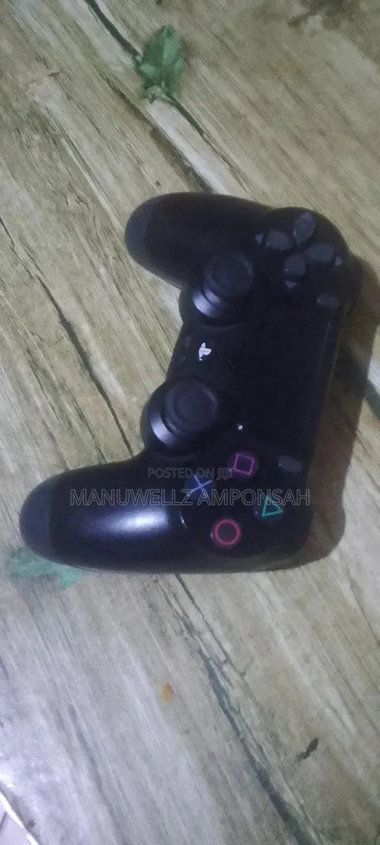 PS4 Slim Controller · Photo 1