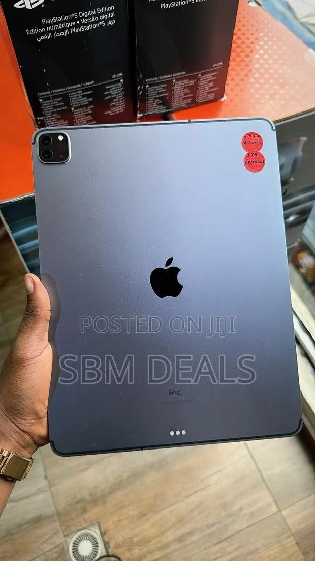 Apple iPad Pro 12.9 (2022) 1 TB Gray · Photo 1