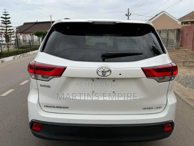 Toyota Highlander XLE 2019 White · Photo 1
