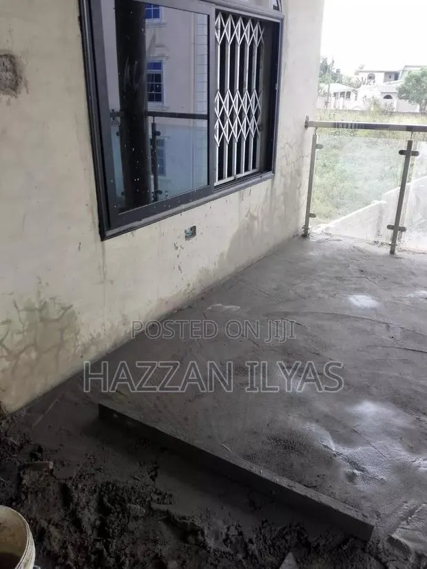 Smooth Floor Screeding Expert · Photo 1