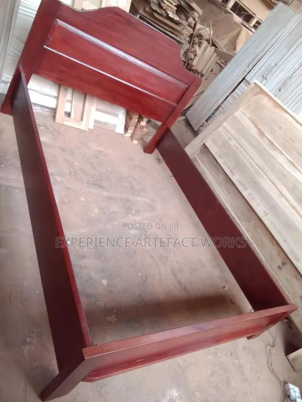 Stained Double Bed · Photo 1