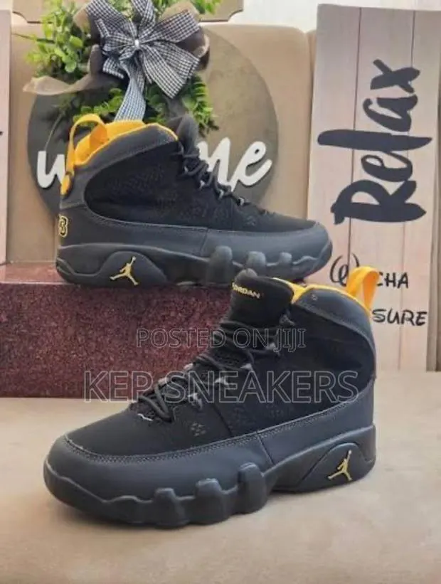 Air Jordan 9 Retro "University Gold" · Photo 1
