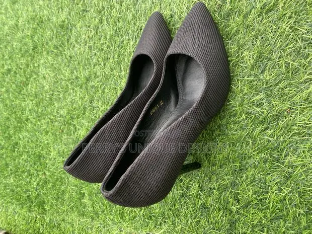 Velvetstride Luxe High Heel Pumps – Black Edition · Photo 1