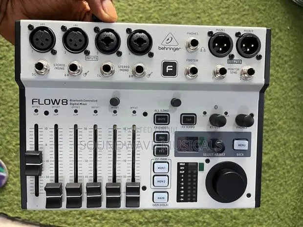 Beheringer FLOW 8 Digital Mixer With Bluetooth · Photo 1