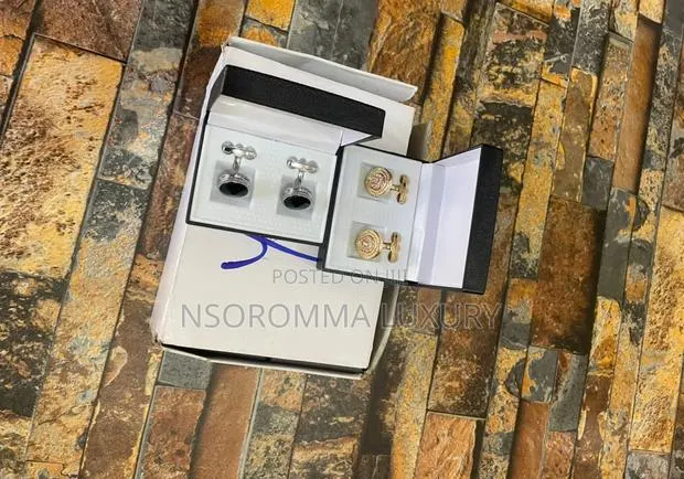 Classic Tone Cufflink for Big Men · Photo 1