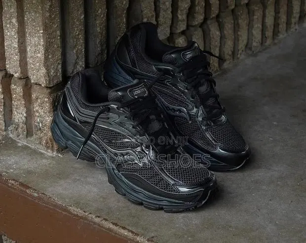 Saucony All Black · Photo 1