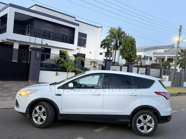 Ford Escape S 4dr SUV (2.5L 4cyl 6A) 2014 White · Photo 1