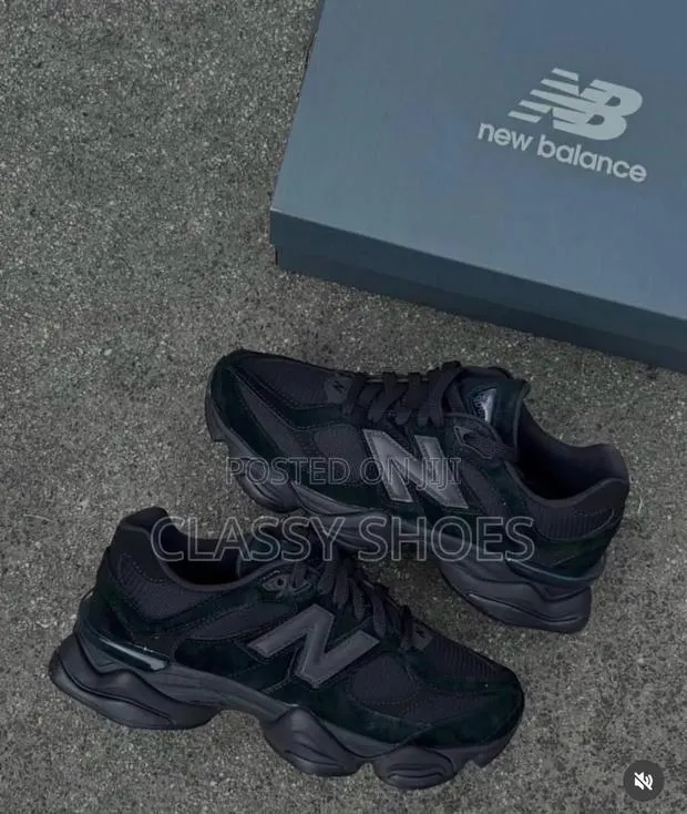 New Balance 9060 All Black · Photo 1