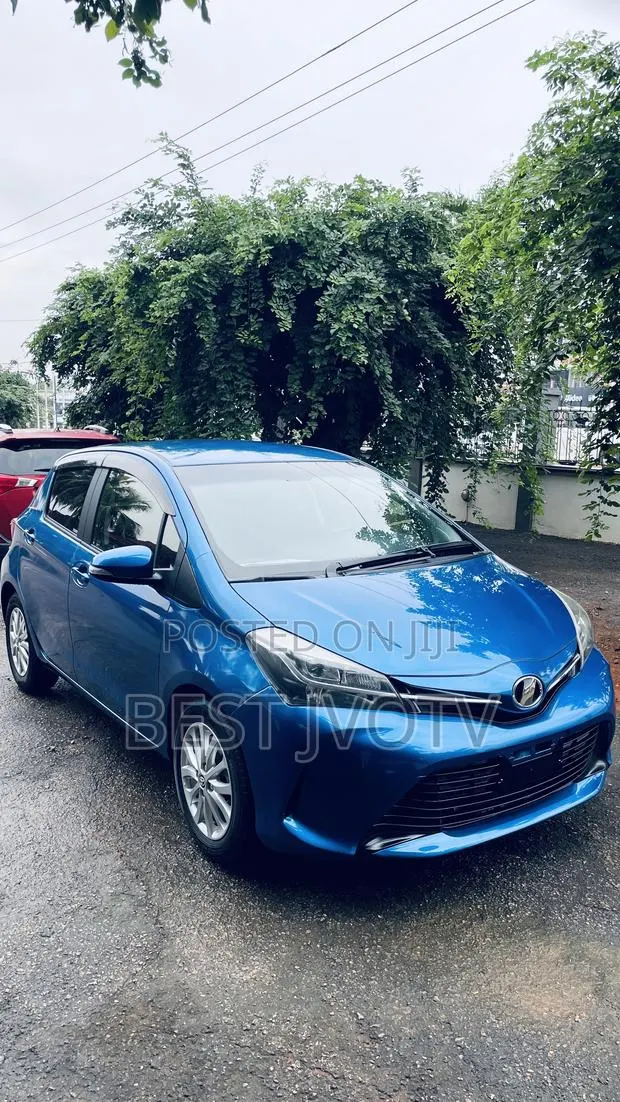 Toyota Vitz 1.3 AWD 5dr 2015 Blue · Photo 1