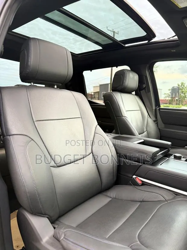 Toyota Tundra Limited CrewMax 4WD SB w/5.5' Bed 2025 Blue · Photo 1
