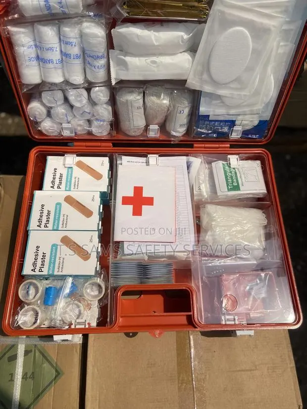 First Aid Kit for 100 People · Photo 1