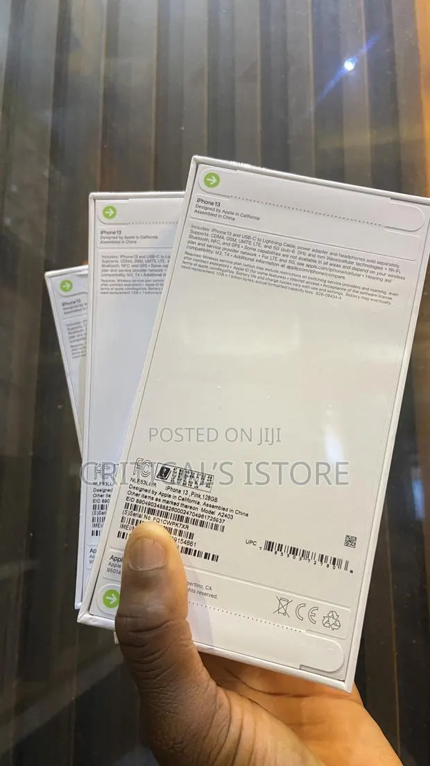 New Apple iPhone 13 128 GB Blue · Photo 1