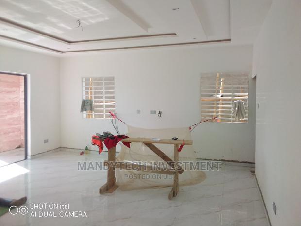 3bdrm Duplex in School Junction for sale · Photo 4