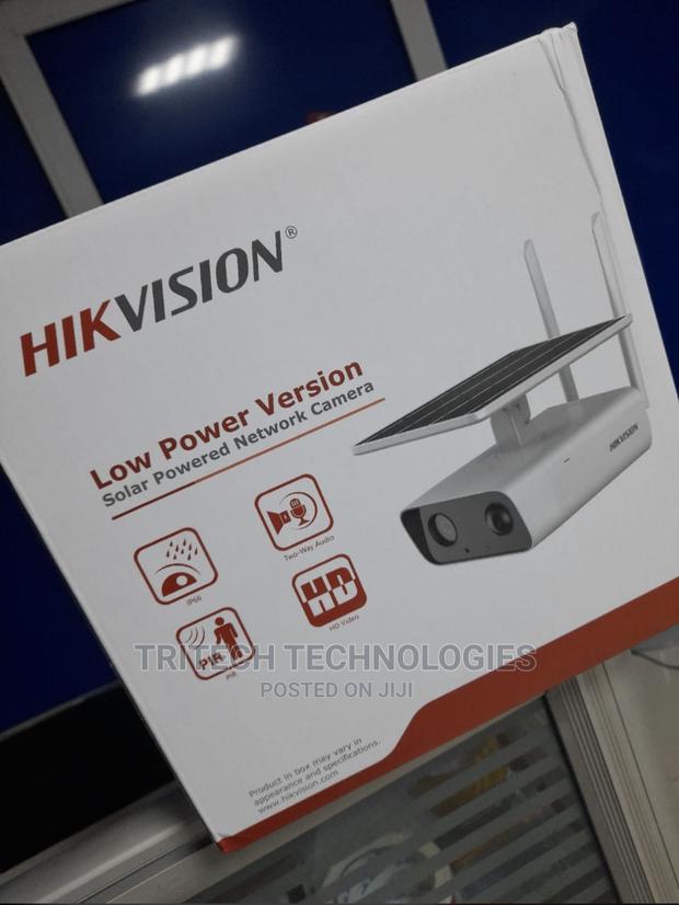 Hikvision 4mp Solar-Powered Security Camera · Photo 1