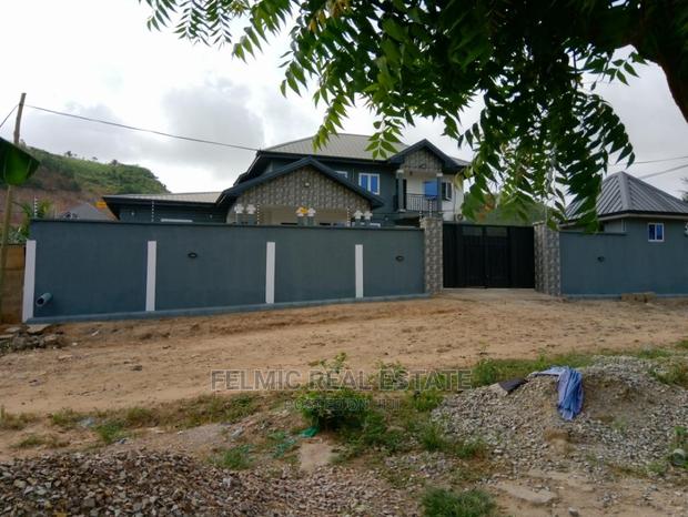 6bdrm Duplex in Felmic Real Estate, Pokuase for sale · Photo 5