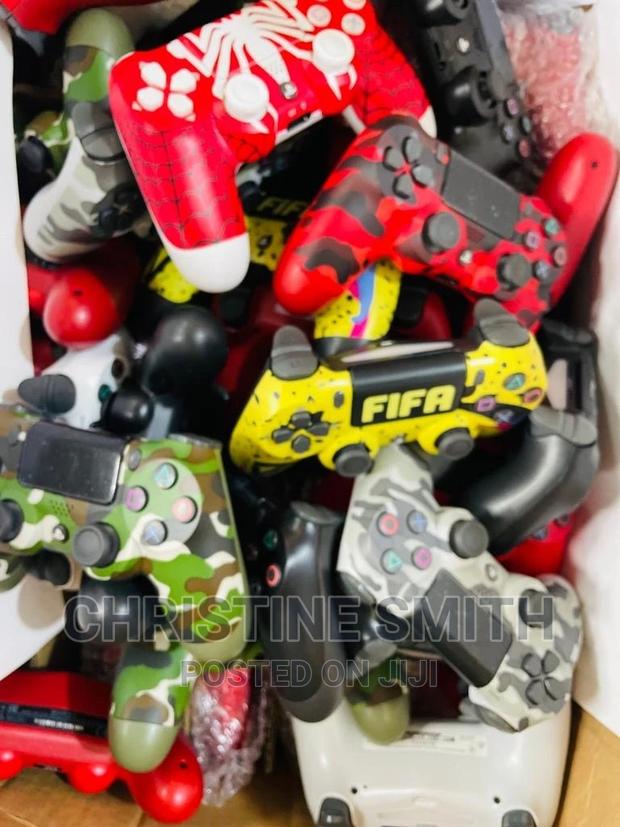 Original PS4 Controller · Photo 2