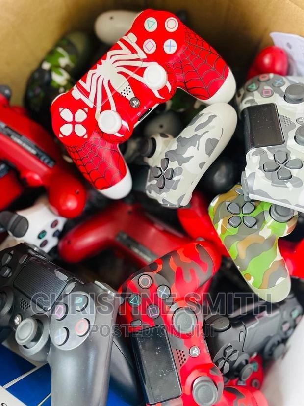Original PS4 Controller · Photo 3