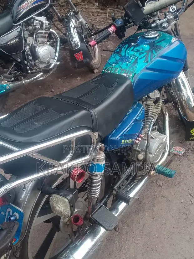 Royal Motorcycle 2020 Blue · Photo 1