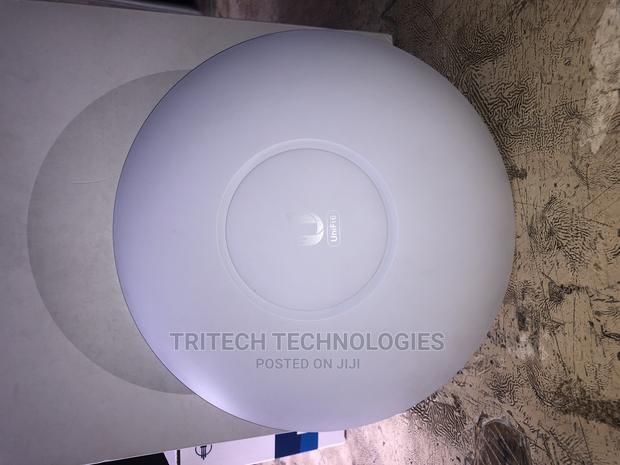 Ubiquity Unifi 6 (U6-Lr) · Photo 3