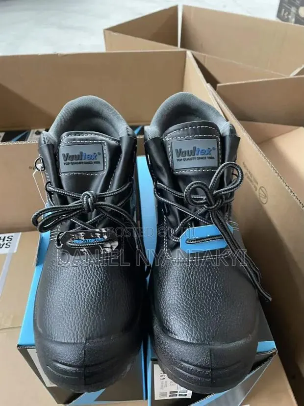 Vaultex Safety Shoe · Photo 1