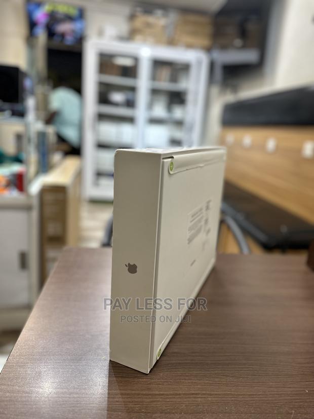 New Laptop Apple MacBook Pro 2022 M2 16GB Apple M2 SSD 512GB · Photo 6
