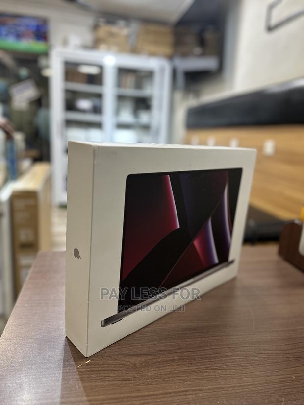 New Laptop Apple MacBook Pro 2022 M2 16GB Apple M2 SSD 512GB · Photo 1