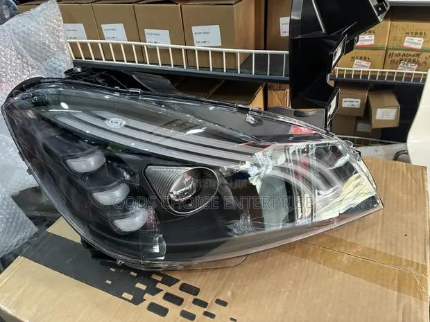Headlight C250-2014-2015-2016 Led · Photo 1