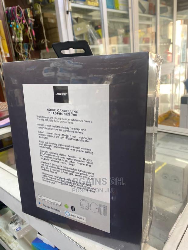 Bose 700 AR Wireless Headphone With Protective Bag · Photo 2