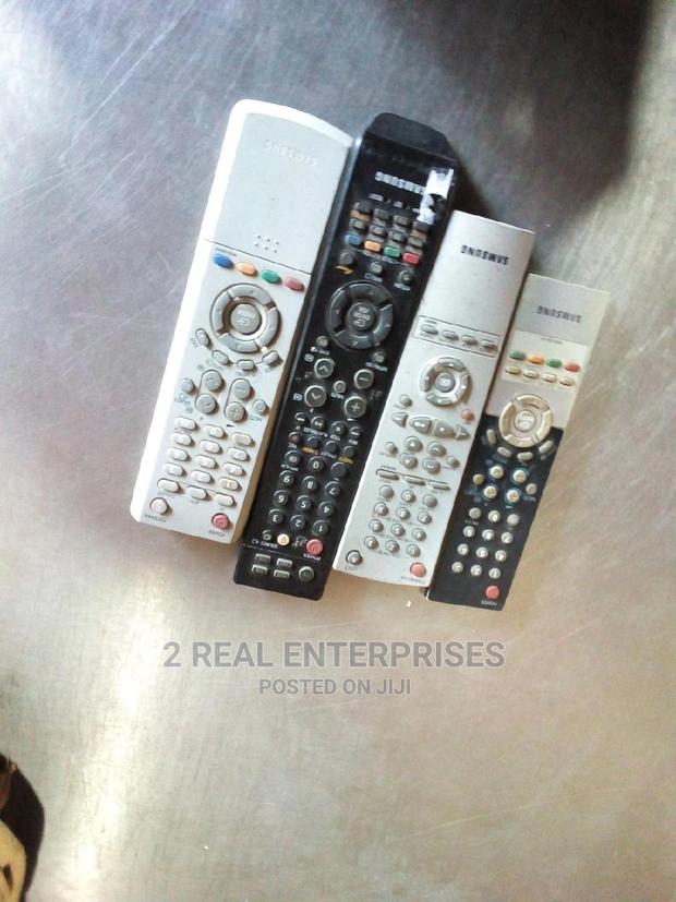 Quality Samsung TV Remote Controller · Photo 2