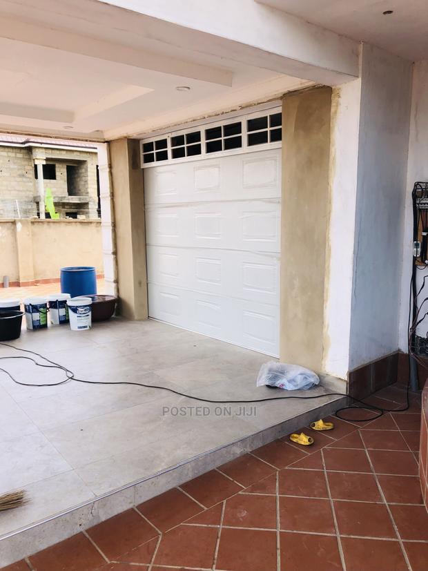Ultra Automated Mordern Garage Door · Photo 2