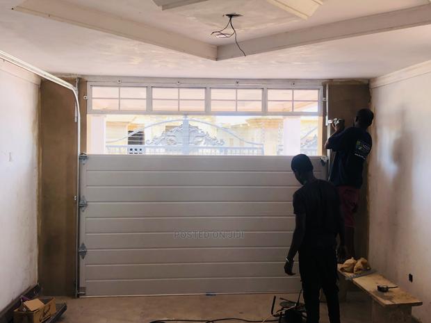 Ultra Automated Mordern Garage Door · Photo 4