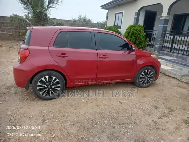 Scion xD Base 2009 Red · Photo 1