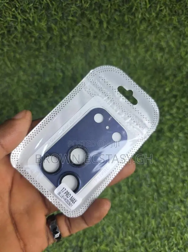 iPhone 17 Pro Max Camera Protector · Photo 1
