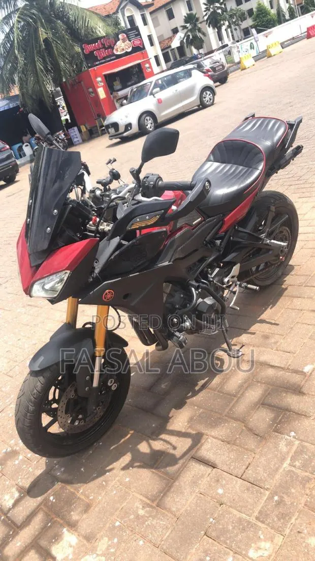 Yamaha 2020 Red · Photo 1