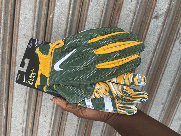 Original Rugby Player Gloves at Cool Price · Photo 2