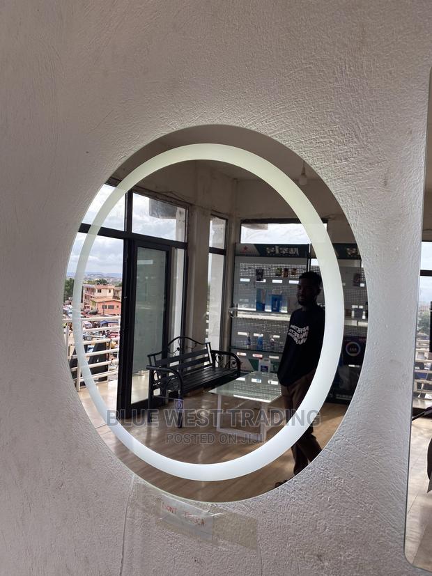 Mirror With LED Feature · Photo 2