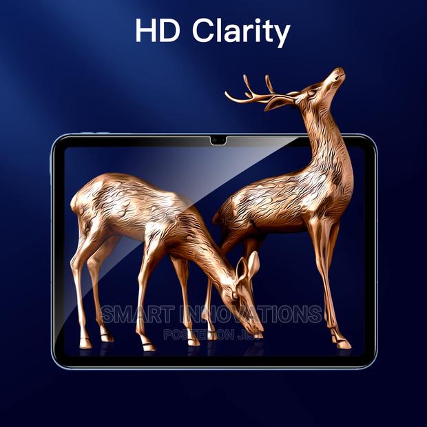 iPad (10th Generation) Tempered Glass Protector · Photo 5