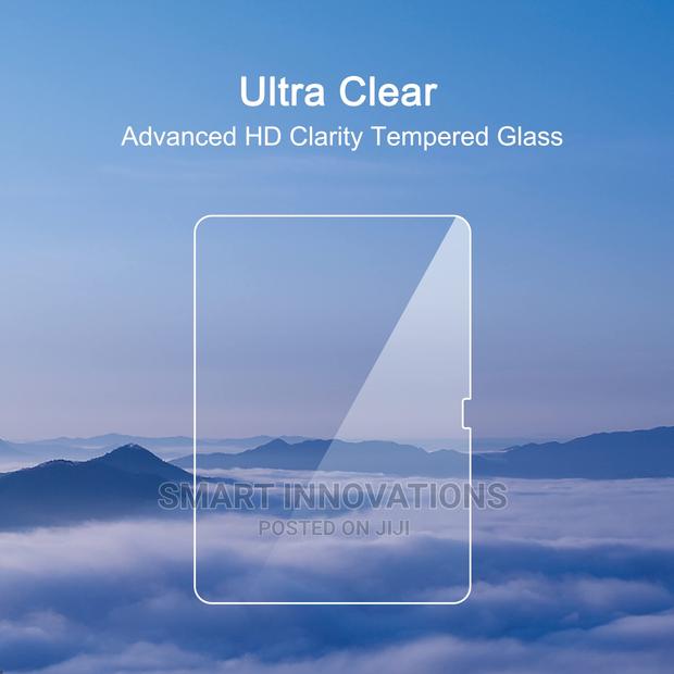 iPad (10th Generation) Tempered Glass Protector · Photo 1