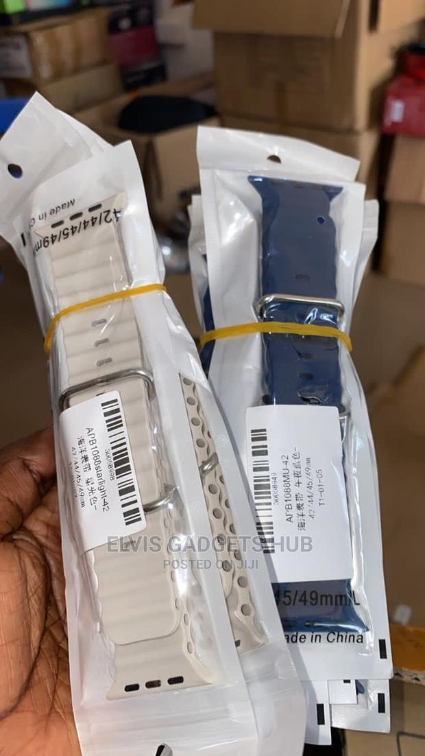 Apple Watch 42/44/45/49 Silicone Straps · Photo 3