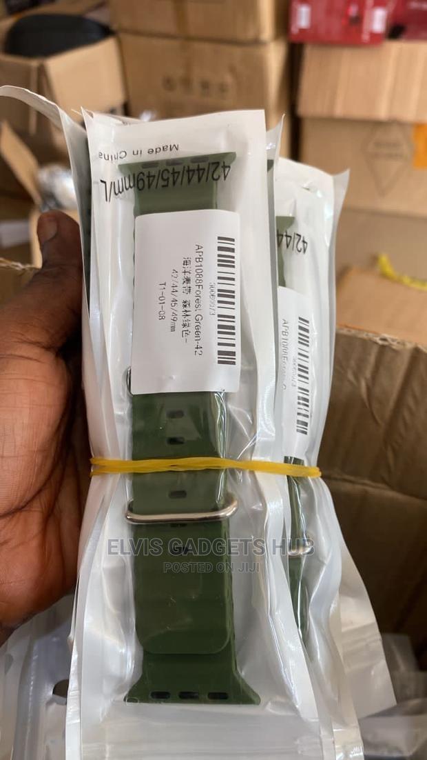 Apple Watch 42/44/45/49 Silicone Straps · Photo 5