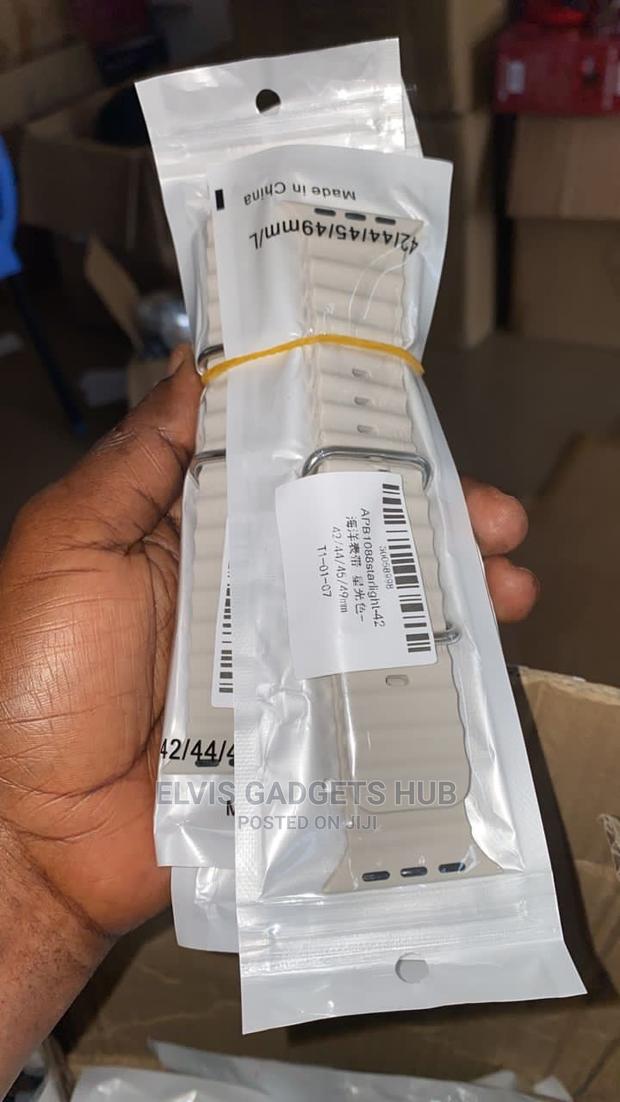 Apple Watch 42/44/45/49 Silicone Straps · Photo 8