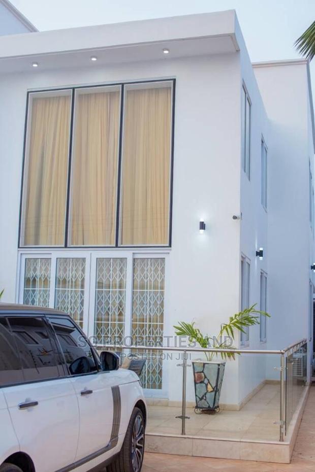 Furnished 4bdrm Mansion in a C Mall, East Legon for Rent · Photo 2